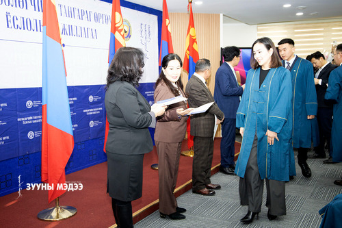 Шинэ өмгөөлөгчид тангараг өргөлөө